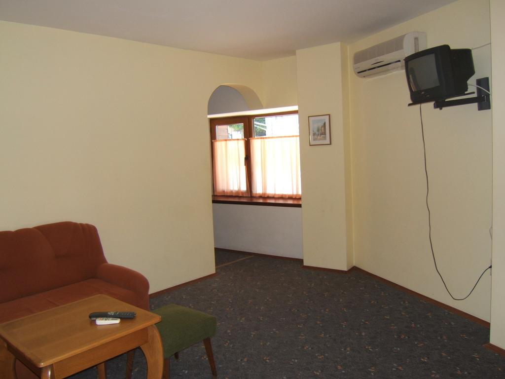 בלצ'יק Regina'S Guesthouse חדר תמונה